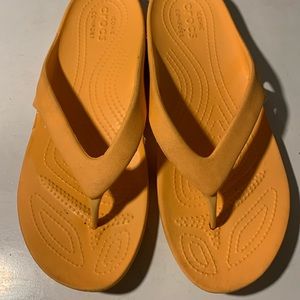 crocs thong flip flop sandals Women's Size 10 Orange